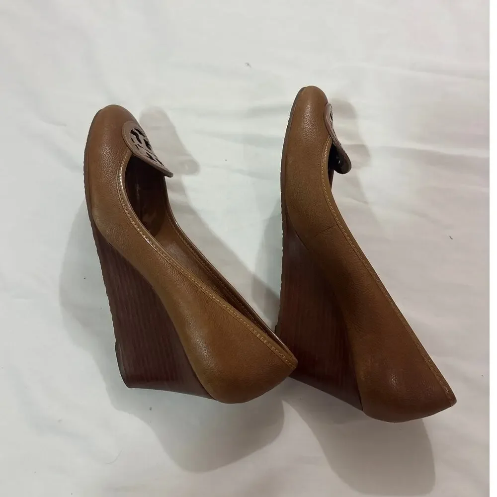 Tory Burch Womens 8.5 Sally Leather Wedge Pumps Designer Formal Logo Office